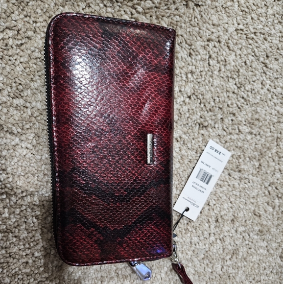 Wristlet wallet - Picture 1 of 4